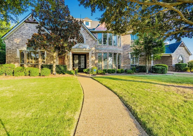 Photo 1 of Sale Pending at 18 Kendal Ct, Rockwall, TX 75032 | MLS# 21266914 | Listing updated on 2026-07-26