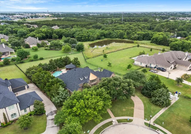 Photo 2 of Sale Pending at 18 Kendal Ct, Rockwall, TX 75032 | MLS# 21266914 | Listing updated on 2026-07-26