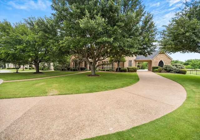 Photo 4 of Sale Pending at 18 Kendal Ct, Rockwall, TX 75032 | MLS# 21266914 | Listing updated on 2026-07-26