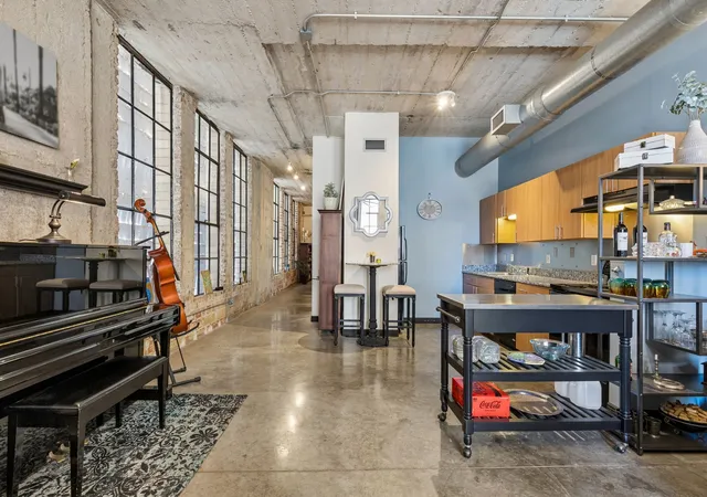 Photo 1 of Condo for sale at 1122 Jackson St #820, Dallas, TX 75202 | MLS# 21271634 | Listing updated on 2026-09-23