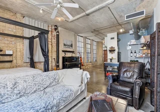 Photo 2 of Condo for sale at 1122 Jackson St #820, Dallas, TX 75202 | MLS# 21271634 | Listing updated on 2026-09-23
