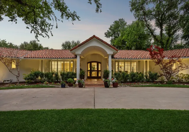 Photo 1 of Single family home for sale at 4630 S Lindhurst Ave, Dallas, TX 75229 | MLS# 21272062 | Listing updated on 2026-07-15
