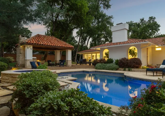 Photo 2 of Single family home for sale at 4630 S Lindhurst Ave, Dallas, TX 75229 | MLS# 21272062 | Listing updated on 2026-07-15