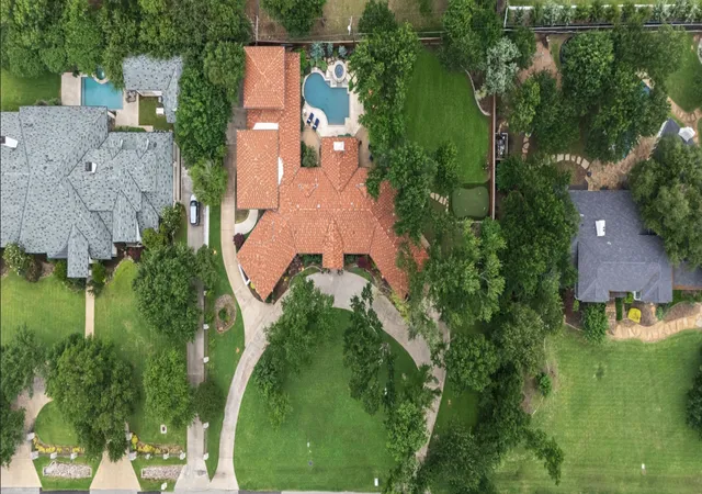 Photo 3 of Single family home for sale at 4630 S Lindhurst Ave, Dallas, TX 75229 | MLS# 21272062 | Listing updated on 2026-07-15