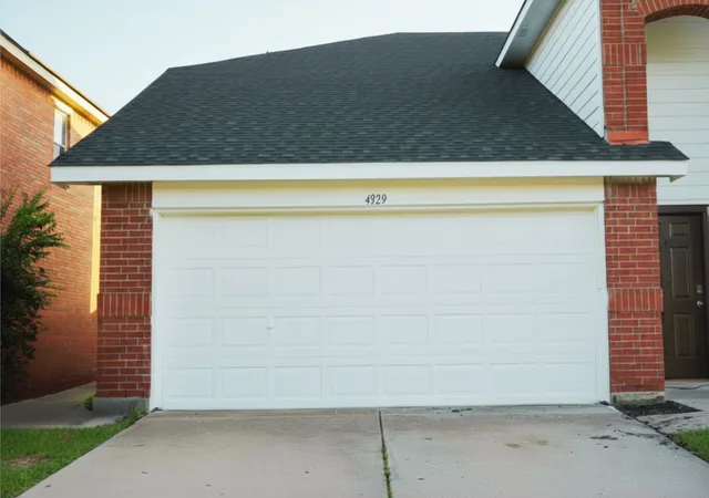 Photo 2 of Single family home for sale at 4929 Creek Ridge Trail, Fort Worth, TX 76179 | MLS# 21274059 | Listing updated on 2026-08-22