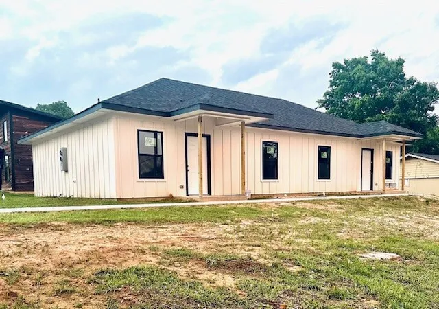 Photo 1 of Multi family home for sale at 1235 E Houston St Ne, Paris, TX 75460 | MLS# 21273725 | Listing updated on 2026-07-23
