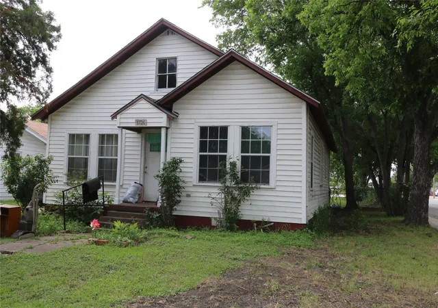 Photo 2 of Single family home for sale at 1726 Bagby Ave, Waco, TX 76706 | MLS# 21273080 | Listing updated on 2026-08-24