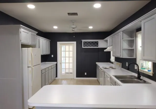Photo 3 of Single family home for sale at 1726 Bagby Ave, Waco, TX 76706 | MLS# 21273080 | Listing updated on 2026-08-24