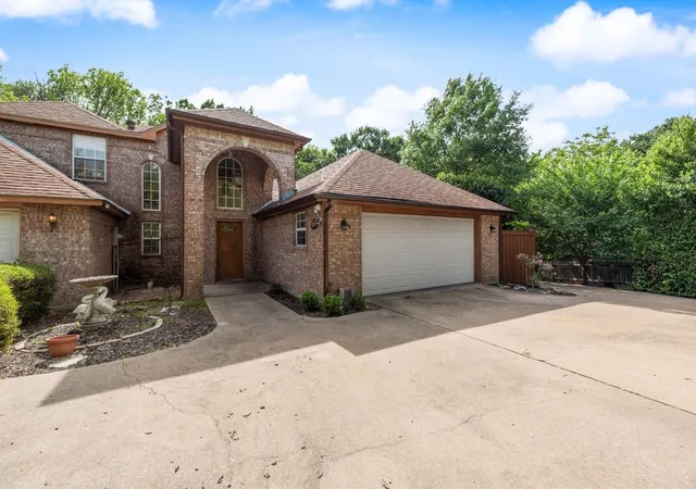 Homes for sale in De Soto, TX | 115 Idle Creek Ct, De Soto, TX 75115 | MLS# 21274057