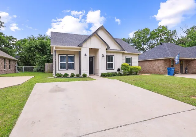 Homes for sale in Denison, TX | 514 W Hull St, Denison, TX 75020 | MLS# 21274146