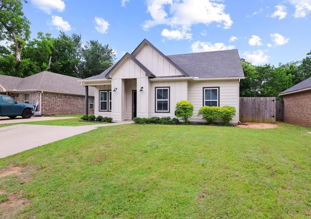 Homes for sale in Denison, TX | 514 W Hull St, Denison, TX 75020 | MLS# 21274146