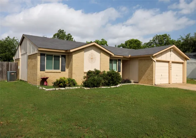 3rd image of 5404 Windy Meadow Dr, Arlington, TX 76017 | MLS# 21274191