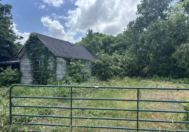 Homes for sale in Gholson, TX | 12999 Gholson Rd, Gholson, TX 76705 | MLS# 21274148