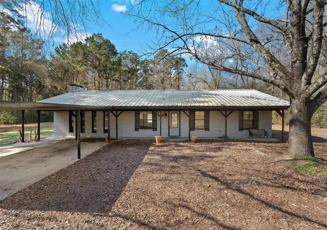 Homes for sale in Carthage, TX | 124 Quail Creek Dr, Carthage, TX 75633 | MLS# 21274239