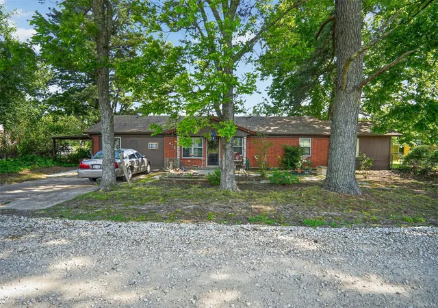 Photo 2 of Single family home for sale at 615 W North St, Blossom, TX 75416 | MLS# 21274154 | Listing updated on 2026-07-20