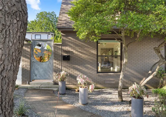 Homes for sale in University Park, TX | 3605 Northwest Pkwy, University Park, TX 75225 | MLS# 21274273