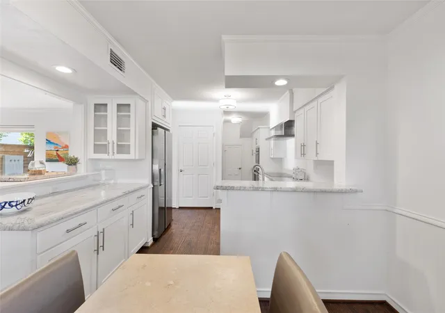 Homes for sale in University Park, TX | 3605 Northwest Pkwy, University Park, TX 75225 | MLS# 21274273