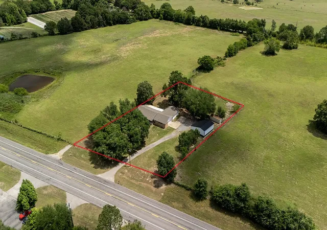 Photo 3 of Single family home for sale at 8677 State Hwy 19 S, Athens, TX 75751 | MLS# 21274258 | Listing updated on 2026-09-23
