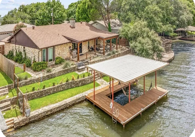 Photo 1 of Single family home for sale at 422 Granada Calle Ct, Granbury, TX 76049 | MLS# 21274264 | Listing updated on 2026-08-17