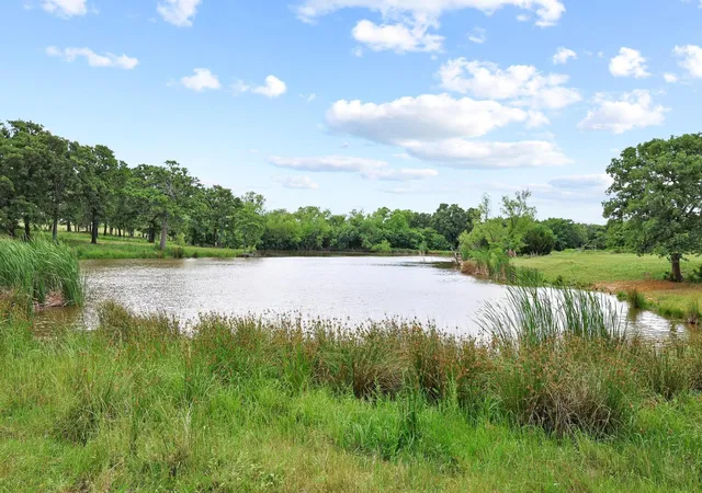 Photo 2 of Single family home for sale at 25172 Us Hwy 377, Whitesboro, TX 76273 | MLS# 21274192 | Listing updated on 2026-08-24