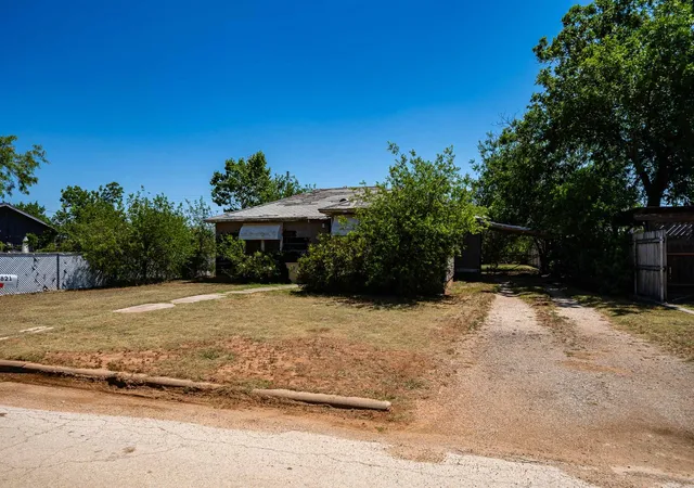 Homes for sale in Anson, TX | 1821 Avenue K, Anson, TX 79501 | MLS# 21274427