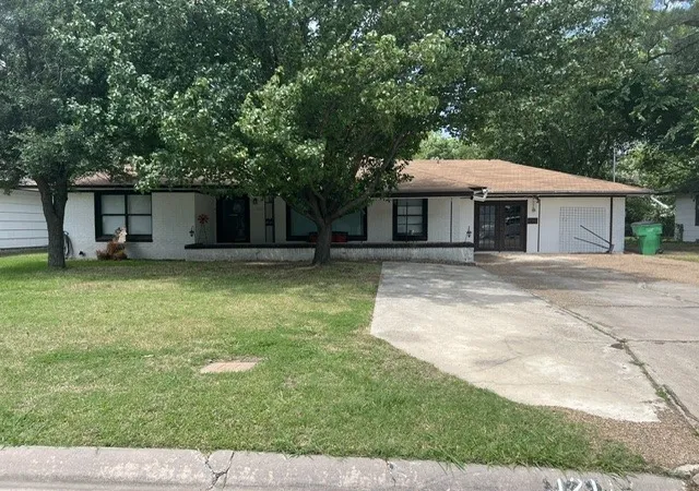 Homes for sale in Gainesville, TX | 1211 Belmont St, Gainesville, TX 76240 | MLS# 21273506
