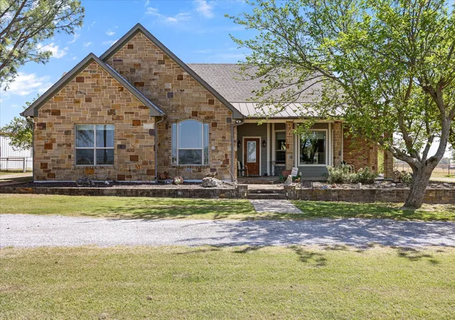 Homes for sale in Tolar, TX | 4525 Cattleguard Ct, Tolar, TX 76476 | MLS# 21274425