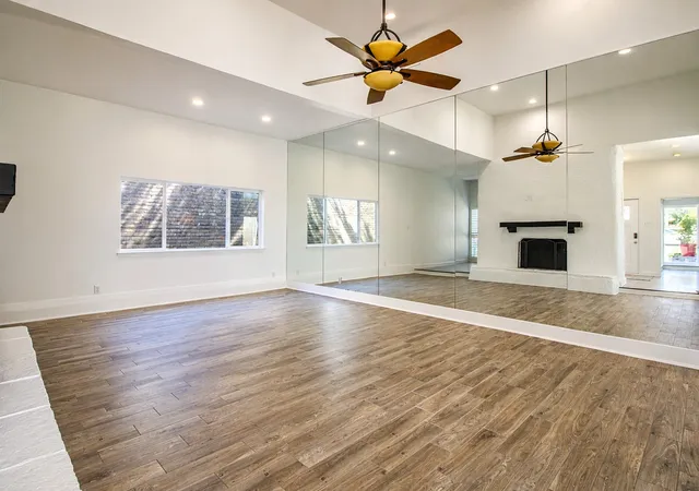 Photo 2 of Single family home for sale at 209 Oak Hill Dr, Roanoke, TX 76262 | MLS# 21274448 | Listing updated on 2026-08-22