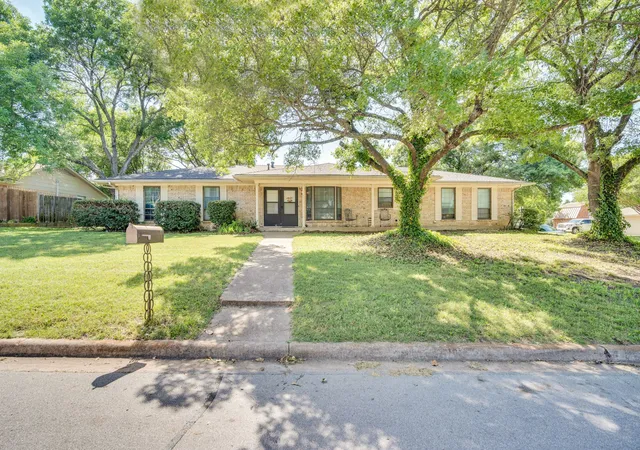 Homes for sale in Midlothian, TX | 401 Westview Ter, Midlothian, TX 76065 | MLS# 21263759