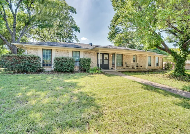 Homes for sale in Midlothian, TX | 401 Westview Ter, Midlothian, TX 76065 | MLS# 21263759