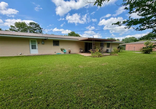 Homes for sale in Clarksville, TX | 802 W 4th St, Clarksville, TX 75426 | MLS# 21274531