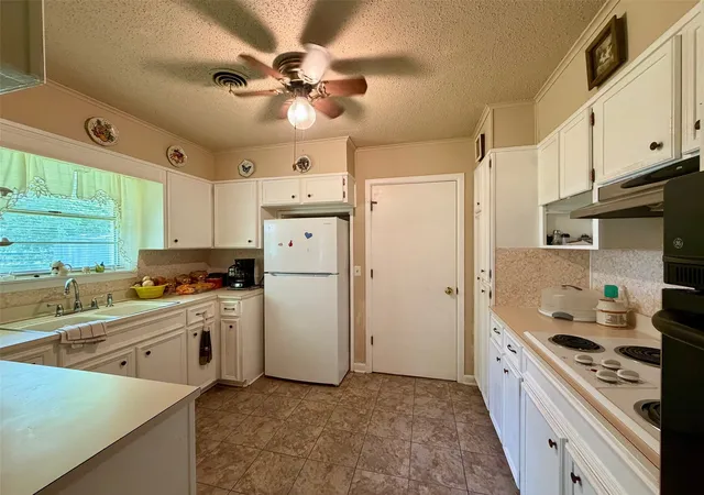 Homes for sale in Clarksville, TX | 802 W 4Th St, Clarksville, TX 75426 | MLS# 21274531