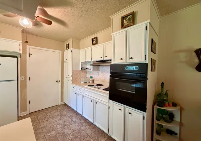 Homes for sale in Clarksville, TX | 802 W 4Th St, Clarksville, TX 75426 | MLS# 21274531