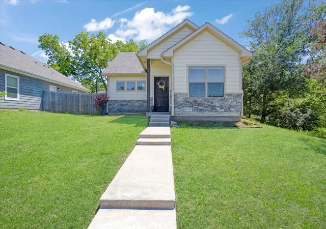 Photo 1 of Single family home for sale at 1226 W Elm St, Denison, TX 75020 | MLS# 21274480 | Listing updated on 2026-07-21