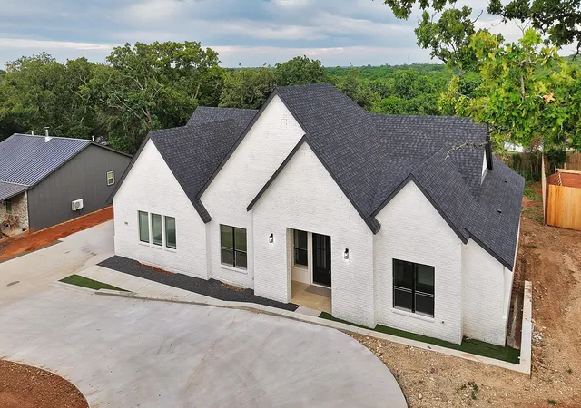 Photo 2 of Single family home for sale at 1405 Apache Ct, Joshua, TX 76058 | MLS# 21273514 | Listing updated on 2026-10-07
