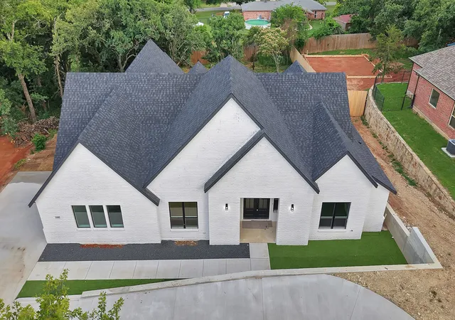 Photo 3 of Single family home for sale at 1405 Apache Ct, Joshua, TX 76058 | MLS# 21273514 | Listing updated on 2026-10-07