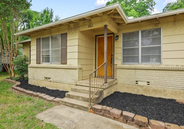 Photo 3 of Sale Pending at 1402 Knight St, Denton, TX 76205 | MLS# 21274573 | Listing updated on 2026-07-28