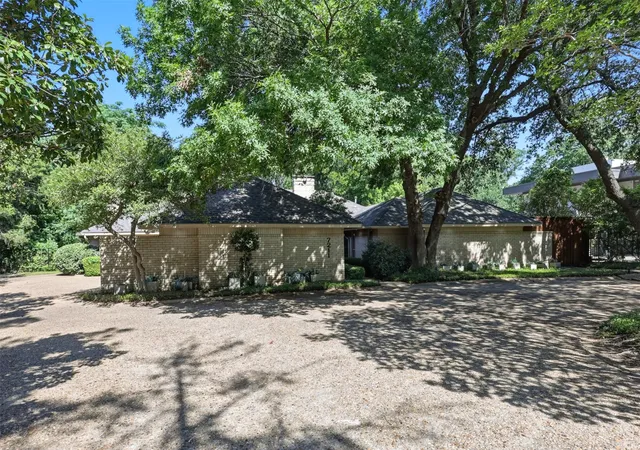 Photo 2 of Single family home for sale at 7211 Valley View Pl, Dallas, TX 75240 | MLS# 21269532 | Listing updated on 2026-10-06