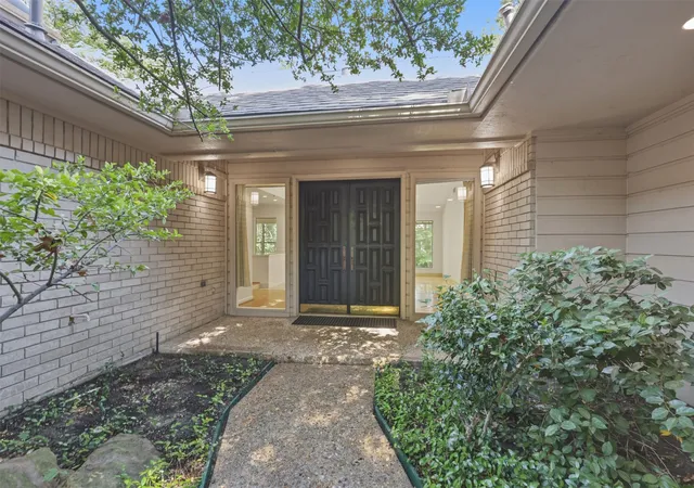 Photo 3 of Single family home for sale at 7211 Valley View Pl, Dallas, TX 75240 | MLS# 21269532 | Listing updated on 2026-10-06