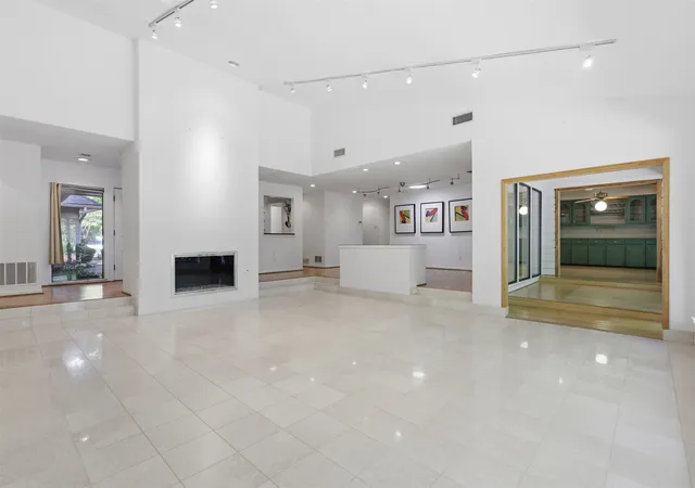 Photo 4 of Single family home for sale at 7211 Valley View Pl, Dallas, TX 75240 | MLS# 21269532 | Listing updated on 2026-10-06