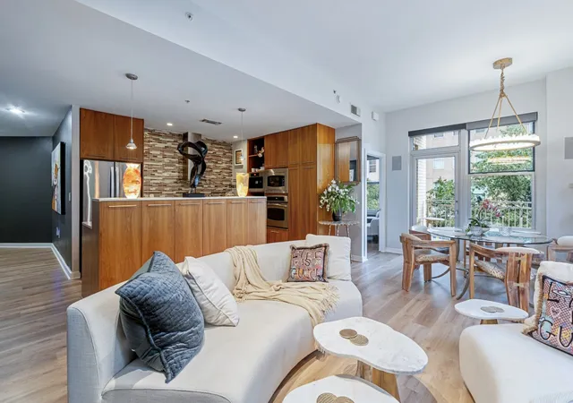 Photo 2 of Sale Pending at 2323 N Houston St #204, Dallas, TX 75219 | MLS# 21264491 | Listing updated on 2026-10-07