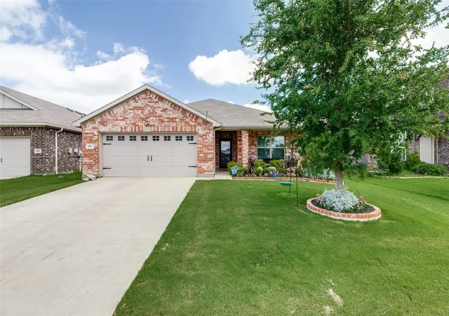 Photo 1 of Single family home for sale at 816 Ravenwood Ln, Van Alstyne, TX 75495 | MLS# 21274592 | Listing updated on 2026-08-22