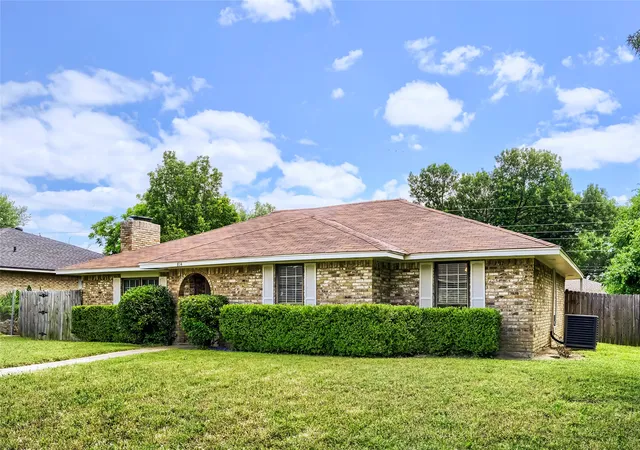 Photo 2 of Sale Pending at 814 Oakbluff Dr, Lancaster, TX 75146 | MLS# 21186211 | Listing updated on 2026-08-24