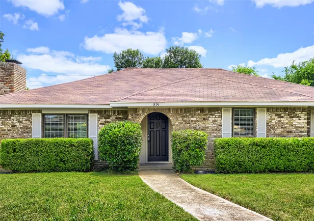 Photo 3 of Sale Pending at 814 Oakbluff Dr, Lancaster, TX 75146 | MLS# 21186211 | Listing updated on 2026-08-24