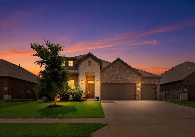 Photo 2 of Sale Pending at 10916 Glover Ln, Aubrey, TX 76227 | MLS# 21273844 | Listing updated on 2026-10-01