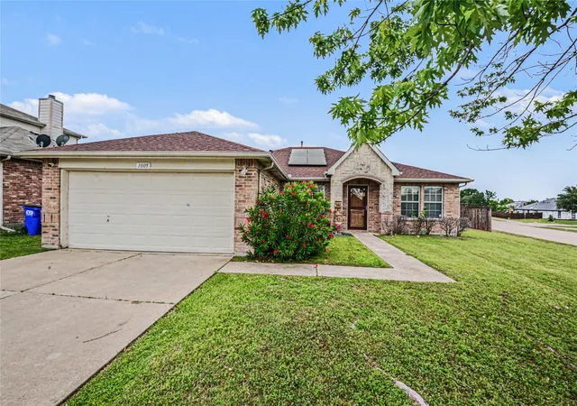 Photo 2 of Single family home for sale at 1005 Windsor Ln, Forney, TX 75126 | MLS# 21271173 | Listing updated on 2026-09-23