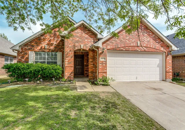 Homes for sale in Little Elm, TX | 815 Creekside Dr, Little Elm, TX 75068 | MLS# 21274666