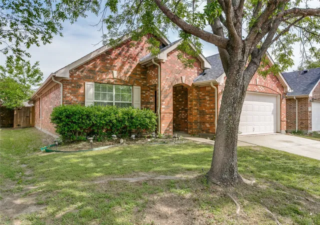 Homes for sale in Little Elm, TX | 815 Creekside Dr, Little Elm, TX 75068 | MLS# 21274666