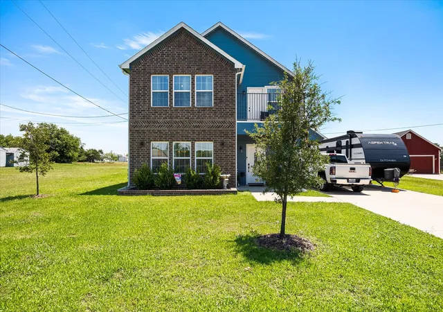 Homes for sale in East Tawakoni, TX | 220 Swan Pkwy, East Tawakoni, TX 75472 | MLS# 21274688