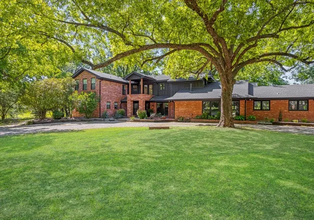 Photo 1 of Single family home for sale at 1000 Yorkshire Dr, Sherman, TX 75092 | MLS# 21273564 | Listing updated on 2026-09-02